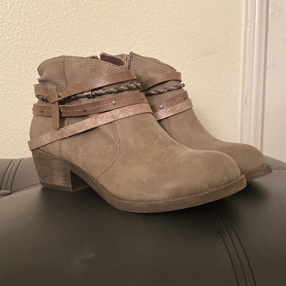 New So Boots size 7M